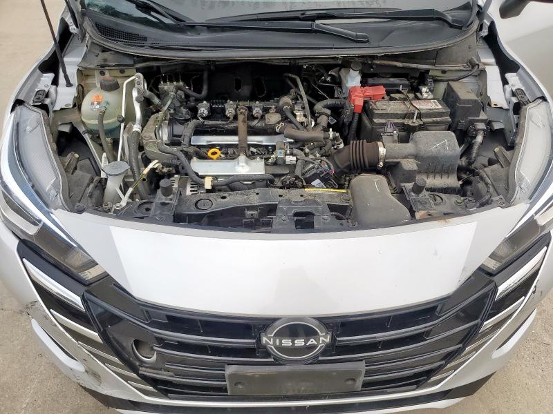 3N1CN8DV2PL828652 - 2023 NISSAN VERSA S Argent photo 11