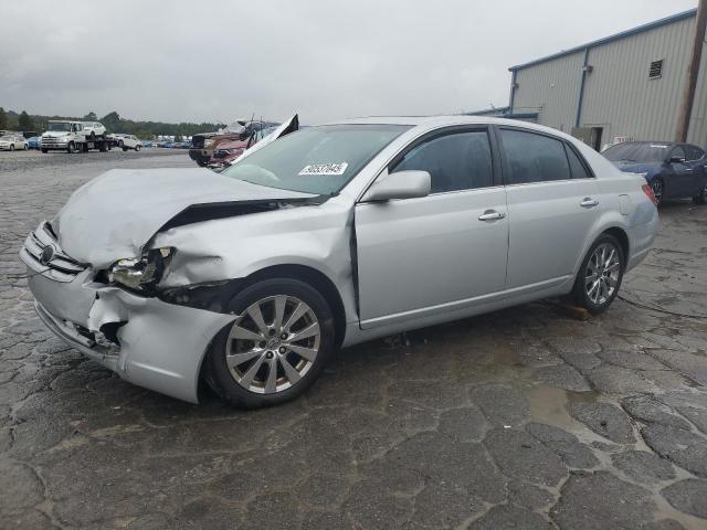 2005 TOYOTA AVALON XL, 