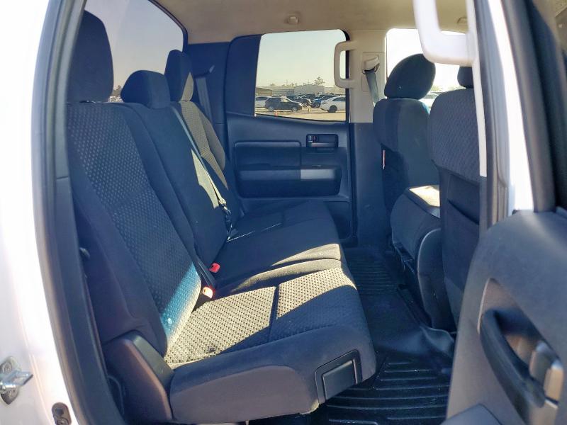 5TFRM5F16AX009111 - 2010 TOYOTA TUNDRA DOUBLE CAB SR5 WHITE photo 11