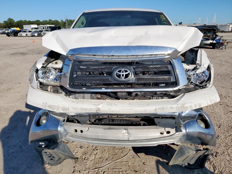 5TFRM5F16AX009111 - 2010 TOYOTA TUNDRA DOUBLE CAB SR5 WHITE photo 5