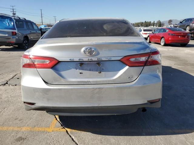 4T1B11HK4JU506812 - 2018 TOYOTA CAMRY L 银色 照片 6