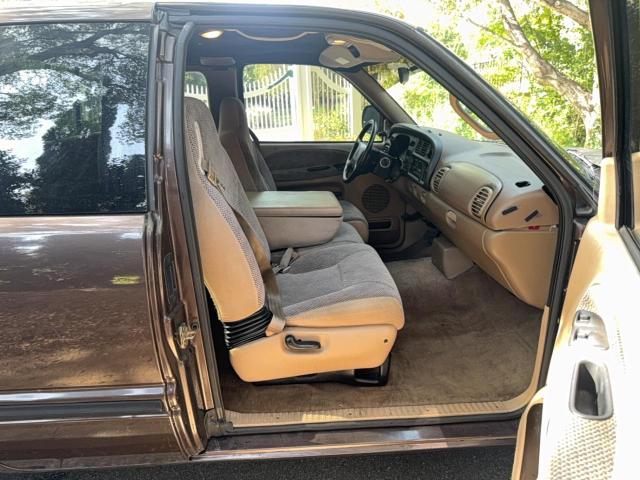1B7HC13Y6WJ195686 - 1998 DODGE RAM 1500 BROWN photo 5