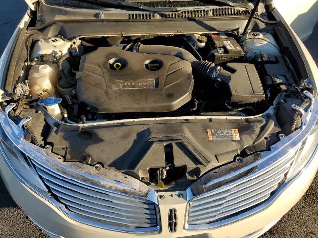 3LN6L2G97GR603079 - 2016 LINCOLN MKZ WHITE photo 11