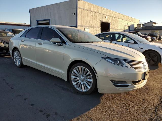 3LN6L2G97GR603079 - 2016 LINCOLN MKZ WHITE photo 4