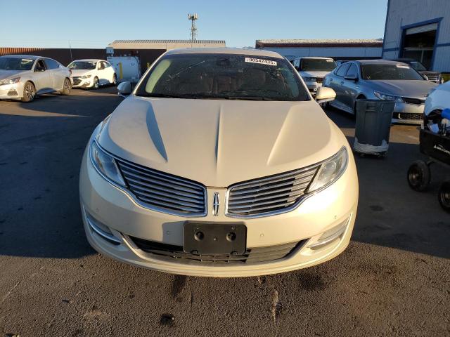 3LN6L2G97GR603079 - 2016 LINCOLN MKZ WHITE photo 5