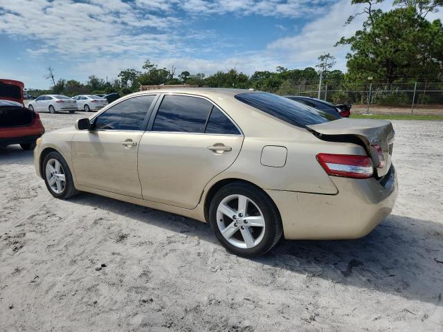 4T1BF3EK7BU618099 - 2011 TOYOTA CAMRY BASE GOLD photo 2