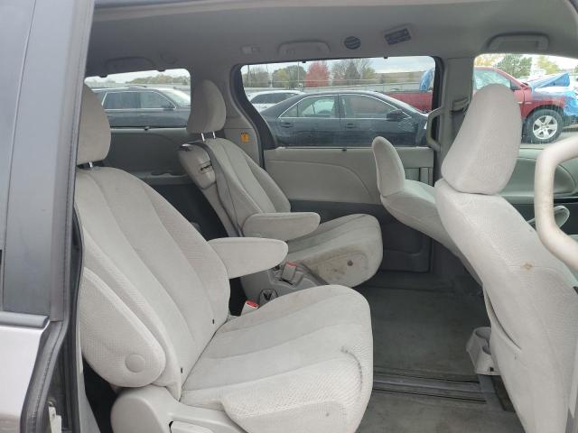 5TDKK3DC0DS351356 - 2013 TOYOTA SIENNA LE Արծաթագույն լուսանկար 11