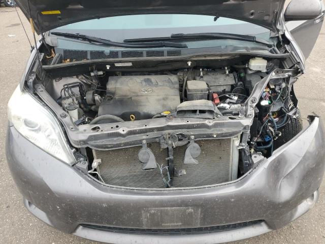 5TDKK3DC0DS351356 - 2013 TOYOTA SIENNA LE Արծաթագույն լուսանկար 12