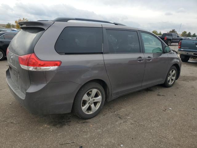 5TDKK3DC0DS351356 - 2013 TOYOTA SIENNA LE Արծաթագույն լուսանկար 3