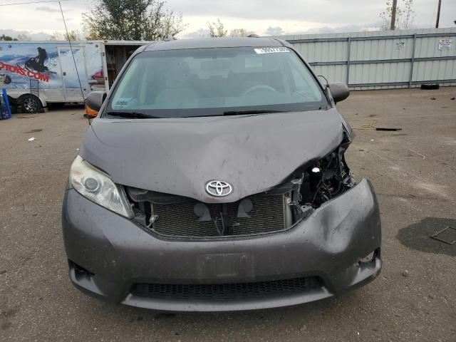 5TDKK3DC0DS351356 - 2013 TOYOTA SIENNA LE Արծաթագույն լուսանկար 5