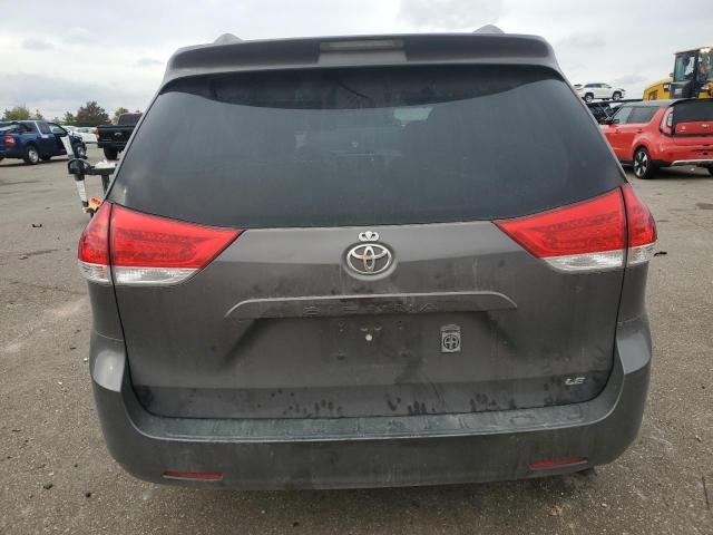 5TDKK3DC0DS351356 - 2013 TOYOTA SIENNA LE Արծաթագույն լուսանկար 6