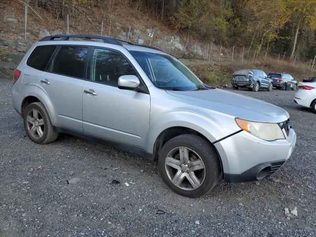 JF2SH6CC5AH910970 - 2010 SUBARU FORESTER 2.5X PREMIUM SILVER photo 4