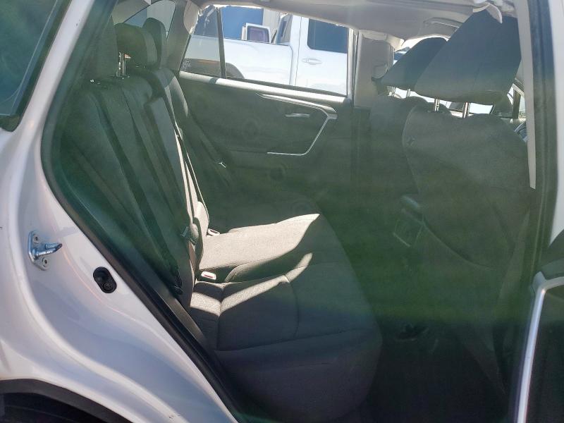JTMP1RFV5KD031517 - 2019 TOYOTA RAV4 XLE თეთრი ფოტო 11