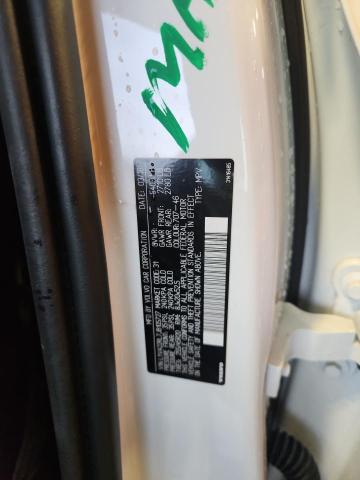 LYVA22RL7JB105727 - 2018 VOLVO XC60 T6 WHITE photo 13