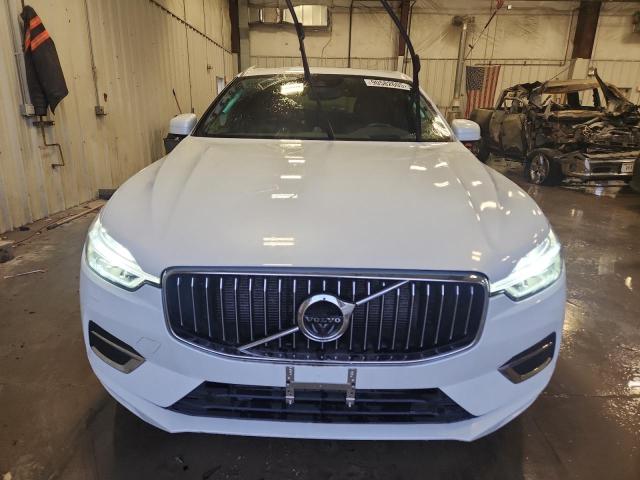 LYVA22RL7JB105727 - 2018 VOLVO XC60 T6 WHITE photo 5