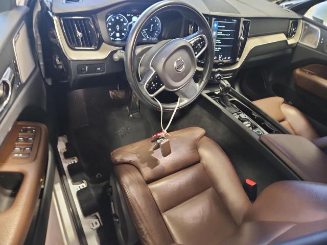 LYVA22RL7JB105727 - 2018 VOLVO XC60 T6 WHITE photo 8