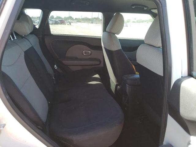 KNDJN2A25F7132849 - 2015 KIA SOUL WHITE photo 10