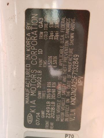 KNDJN2A25F7132849 - 2015 KIA SOUL WHITE photo 12