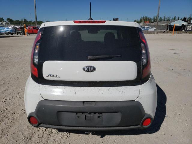 KNDJN2A25F7132849 - 2015 KIA SOUL WHITE photo 6