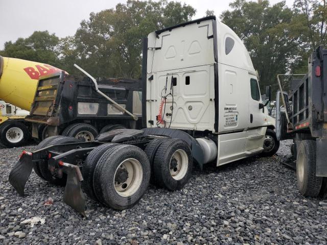 3AKJGLD56GSHK4307 - 2016 FREIGHTLINER CASCADIA 1 WHITE photo 4