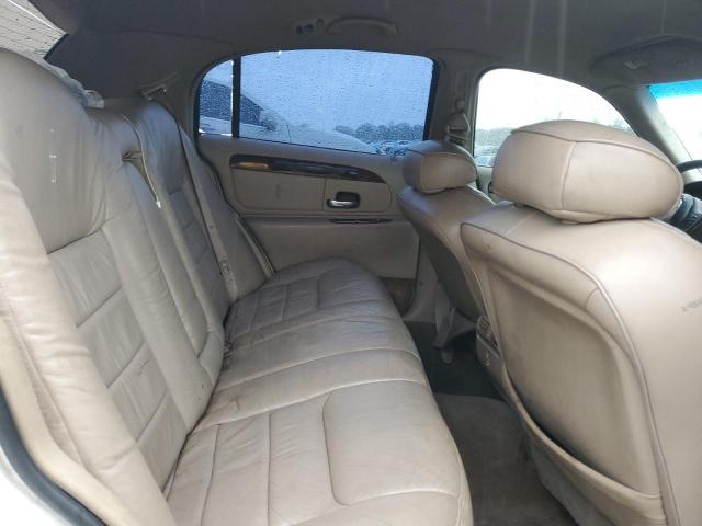 1LNHM82W2XY636529 - 1999 LINCOLN TOWN CAR SIGNATURE თეთრი ფოტო 10