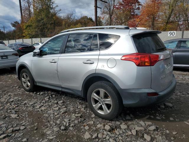 2T3RFREV0FW366544 - 2015 TOYOTA RAV4 XLE SILVER photo 2