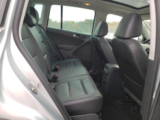 WVGBV7AX6CW596260 - 2012 VOLKSWAGEN TIGUAN S Srebrny zdjęcie 11