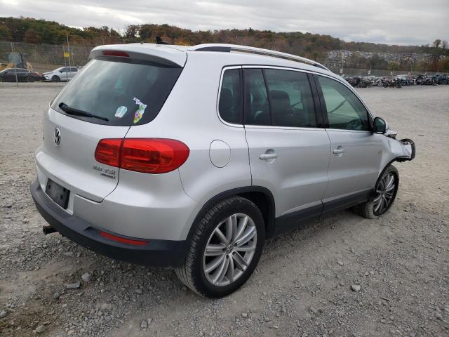 WVGBV7AX6CW596260 - 2012 VOLKSWAGEN TIGUAN S Srebrny zdjęcie 3