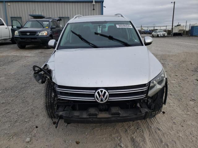 WVGBV7AX6CW596260 - 2012 VOLKSWAGEN TIGUAN S Srebrny zdjęcie 5