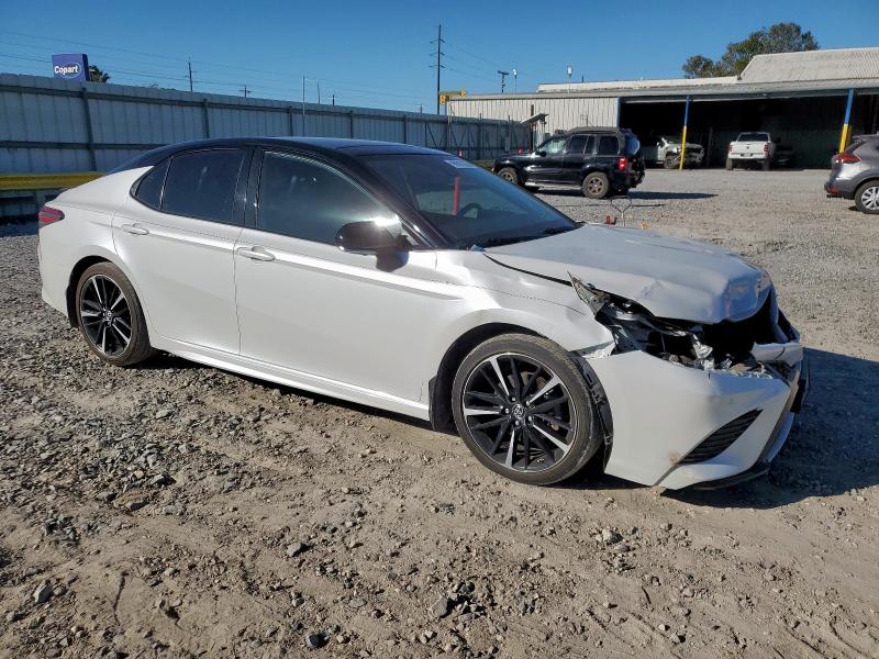 4T1BZ1HK4KU024139 - 2019 TOYOTA CAMRY XSE 白色 照片 4