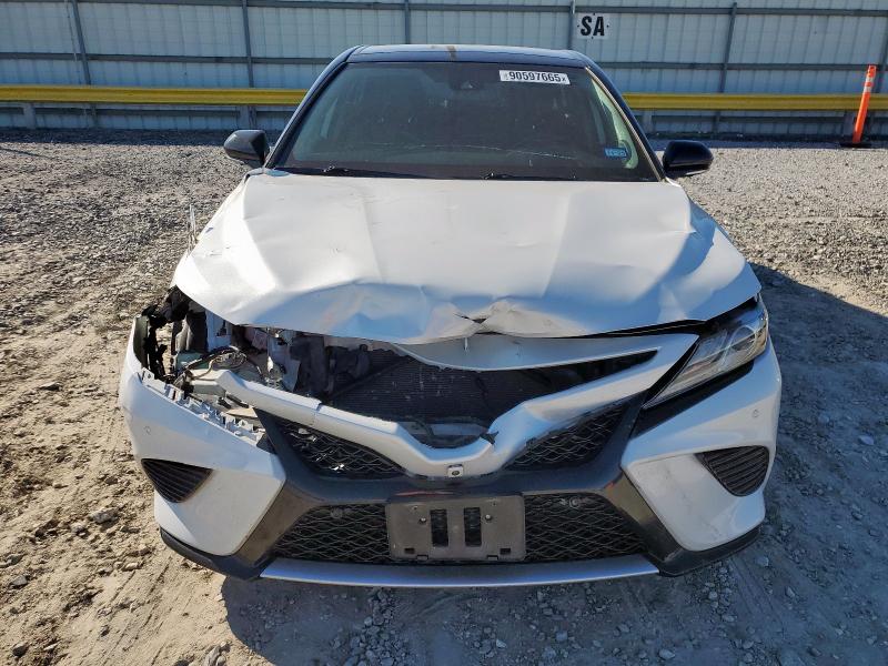 4T1BZ1HK4KU024139 - 2019 TOYOTA CAMRY XSE 白色 照片 5