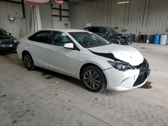 4T1BF1FK2HU728523 - 2017 TOYOTA CAMRY LE 白色 照片 4