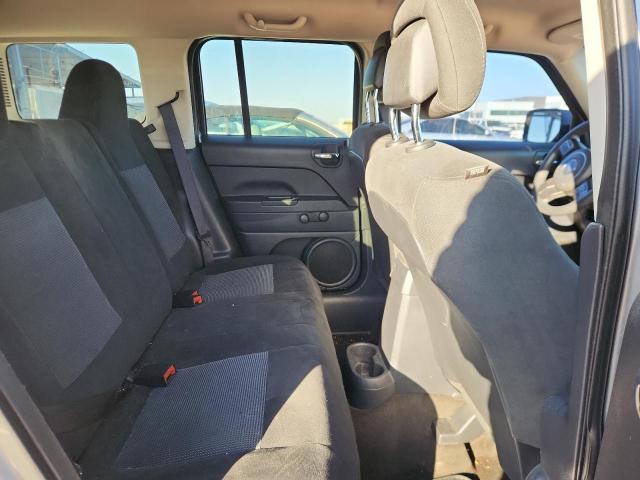 1C4NJPBAXFD419542 - 2015 JEEP PATRIOT SPORT 银色 照片 11