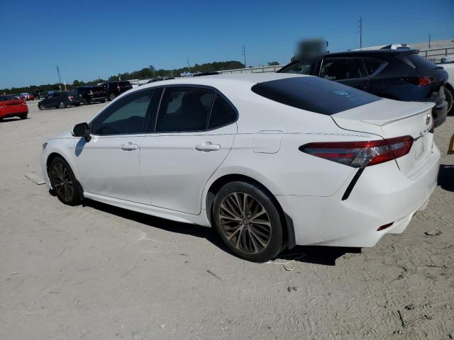 4T1B11HK8JU058011 - 2018 TOYOTA CAMRY L WHITE photo 2