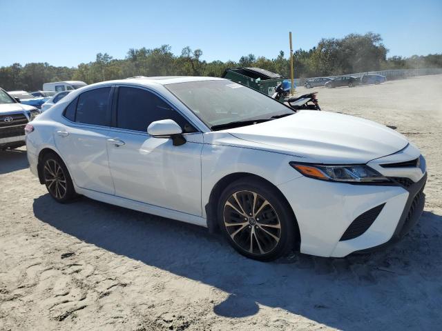 4T1B11HK8JU058011 - 2018 TOYOTA CAMRY L WHITE photo 4
