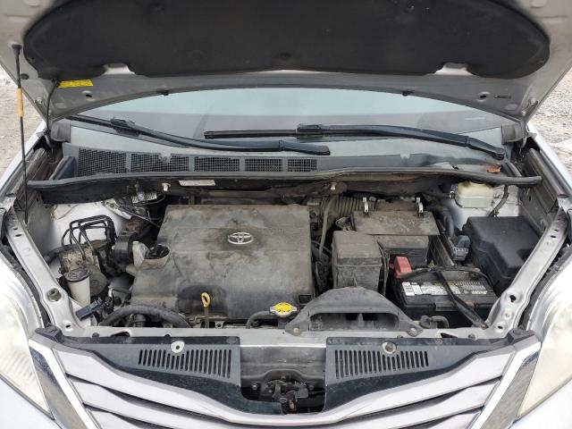 5TDYK3DC8FS624668 - 2015 TOYOTA SIENNA XLE 银色 照片 12