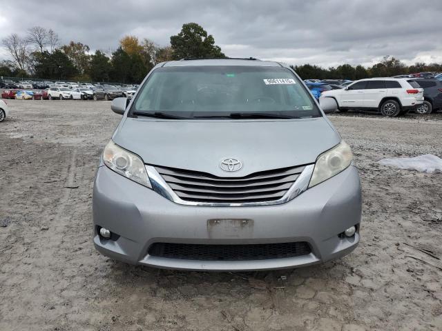 5TDYK3DC8FS624668 - 2015 TOYOTA SIENNA XLE 银色 照片 5