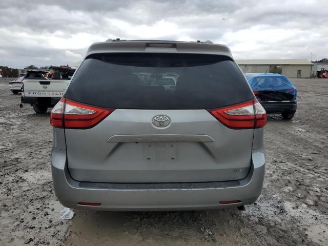 5TDYK3DC8FS624668 - 2015 TOYOTA SIENNA XLE 银色 照片 6