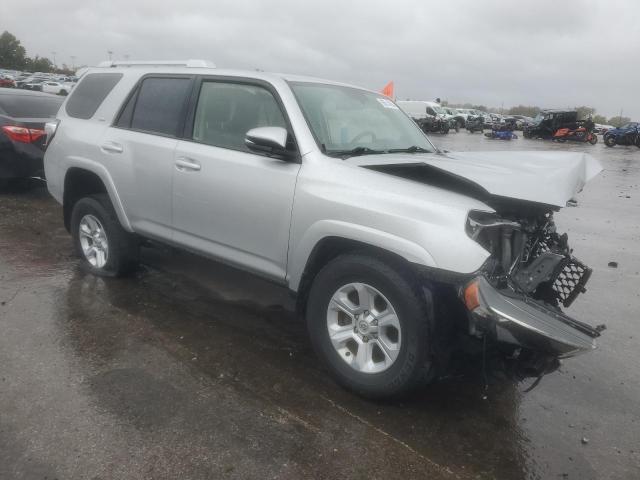 JTEBU5JR6H5417432 - 2017 TOYOTA 4RUNNER SR5/SR5 PREMIUM SILVER photo 4