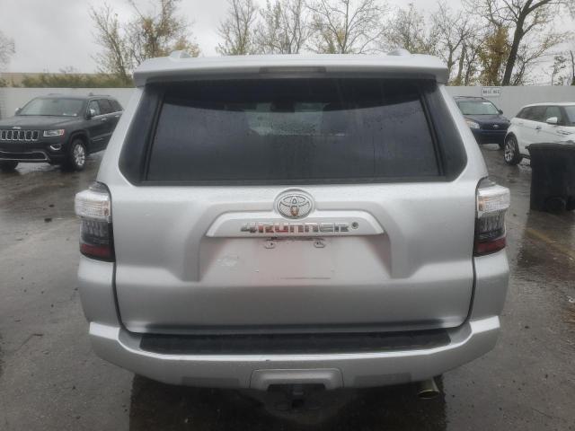 JTEBU5JR6H5417432 - 2017 TOYOTA 4RUNNER SR5/SR5 PREMIUM SILVER photo 6