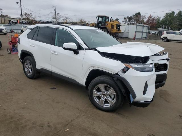 2T3P1RFV4SW562338 - 2025 TOYOTA RAV4 XLE WHITE photo 4
