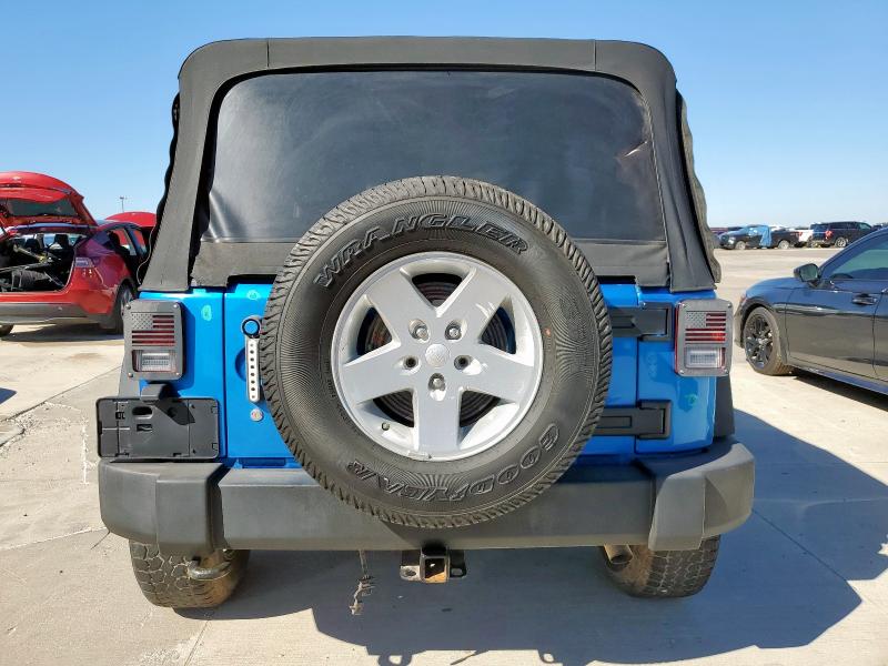 1C4BJWDG8FL570576 - 2015 JEEP WRANGLER U SPORT BLUE photo 6