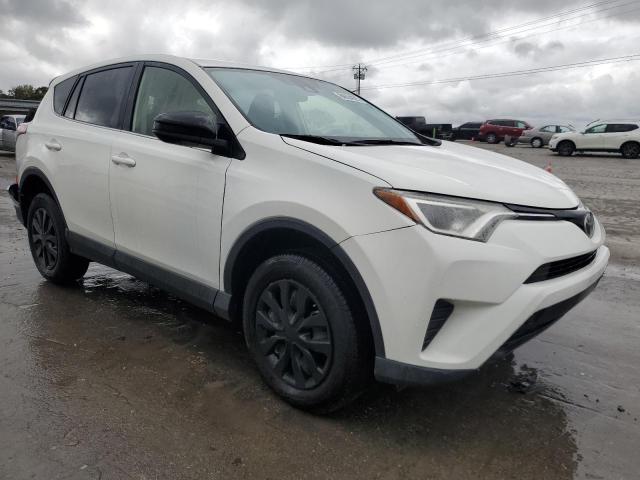 JTMZFREV8JJ747856 - 2018 TOYOTA RAV4 LE თეთრი ფოტო 4