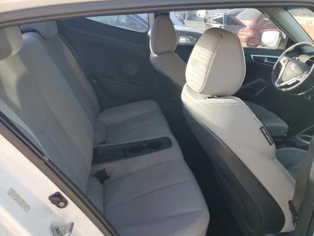 KMHTC6AD8CU045639 - 2012 HYUNDAI VELOSTER WHITE photo 10