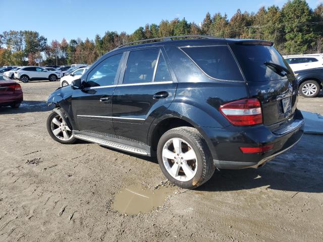 4JGBB8GB3BA711628 - 2011 MERCEDES-BENZ ML 350 4MATIC BLACK photo 2