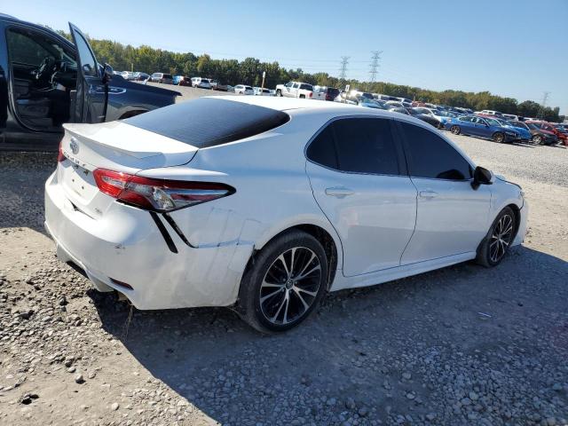 4T1B11HK3JU537517 - 2018 TOYOTA CAMRY L WHITE photo 3