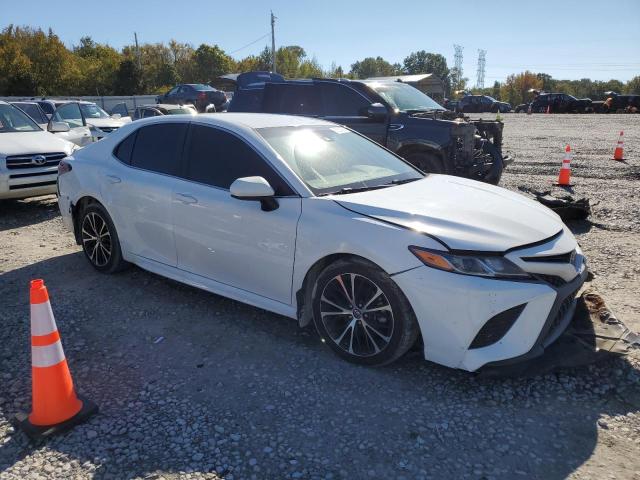 4T1B11HK3JU537517 - 2018 TOYOTA CAMRY L WHITE photo 4