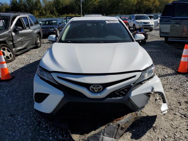 4T1B11HK3JU537517 - 2018 TOYOTA CAMRY L WHITE photo 5