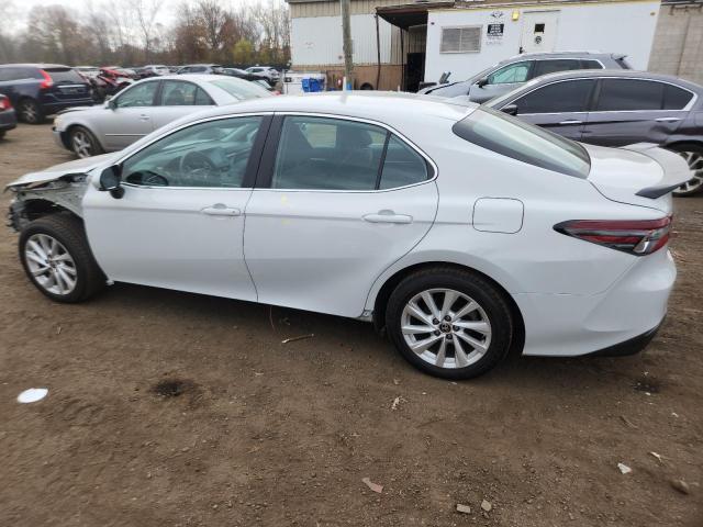 4T1R11AK8NU058167 - 2022 TOYOTA CAMRY LE GRAY photo 2