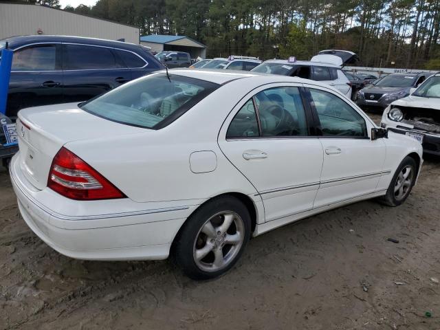 WDBRF61J55A705134 - 2005 MERCEDES-BENZ C 240 WHITE photo 3